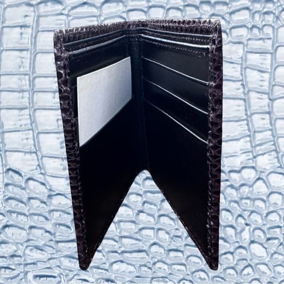 EUC Gucci Burgundy Exotic Lizard Leather Bi-Fold Wallet with Silver ‘G’ Logo - Picture 7 of 7